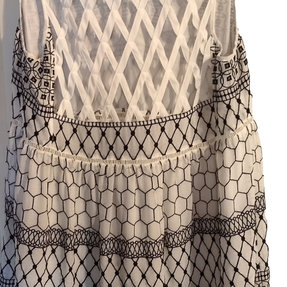 The Gentle Fawn Dress: A Stunning Combination of Elegance and Style - Picture 9 of 16